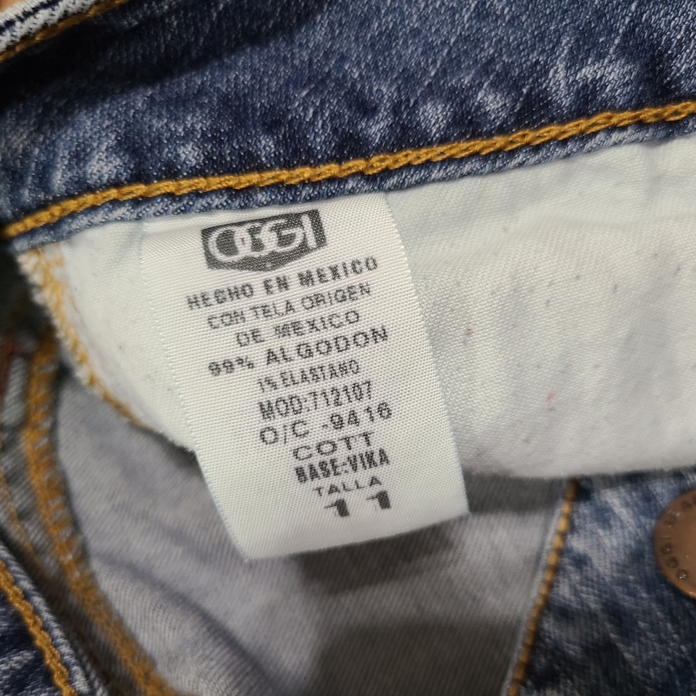 Shorts - Picture 3 of 3